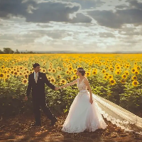 新婚旅行を兼ねることも